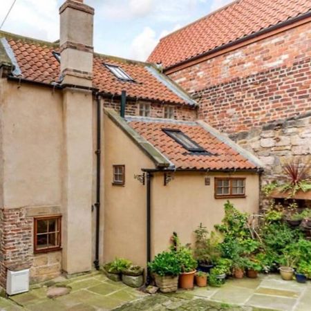 The Cow House - In The Heart Of Whitby Villa Exteriör bild